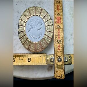 Hyer VTG Oval Cabinet Pull - Victorian Woman Cameo - Brass